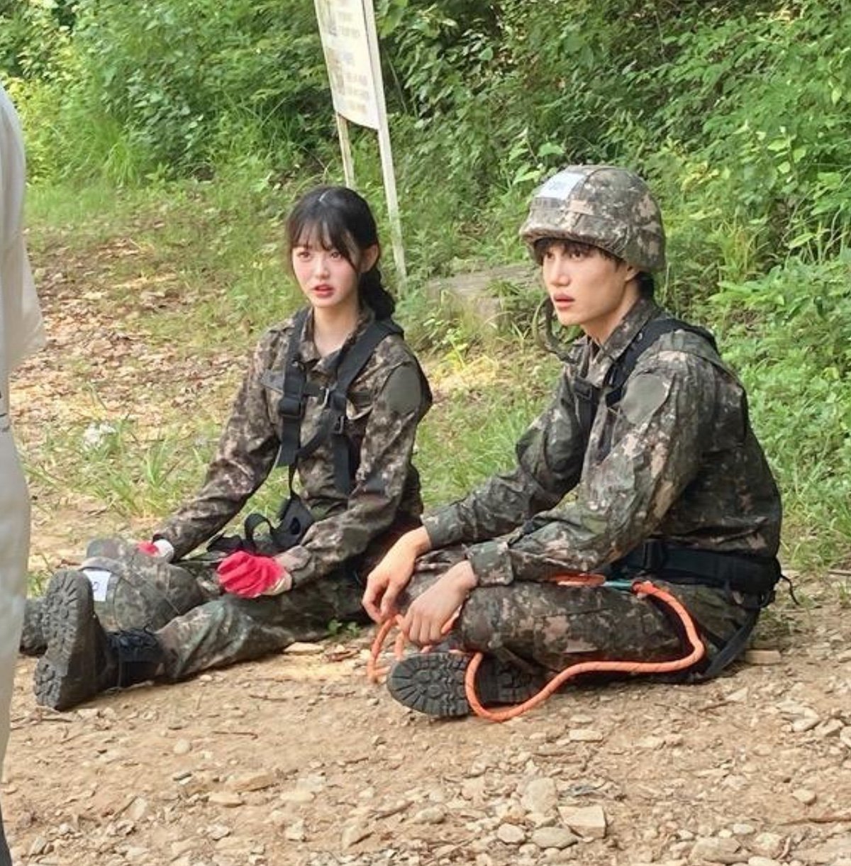 Read more about the article 장원영 카이 군대영상 촬영 사진